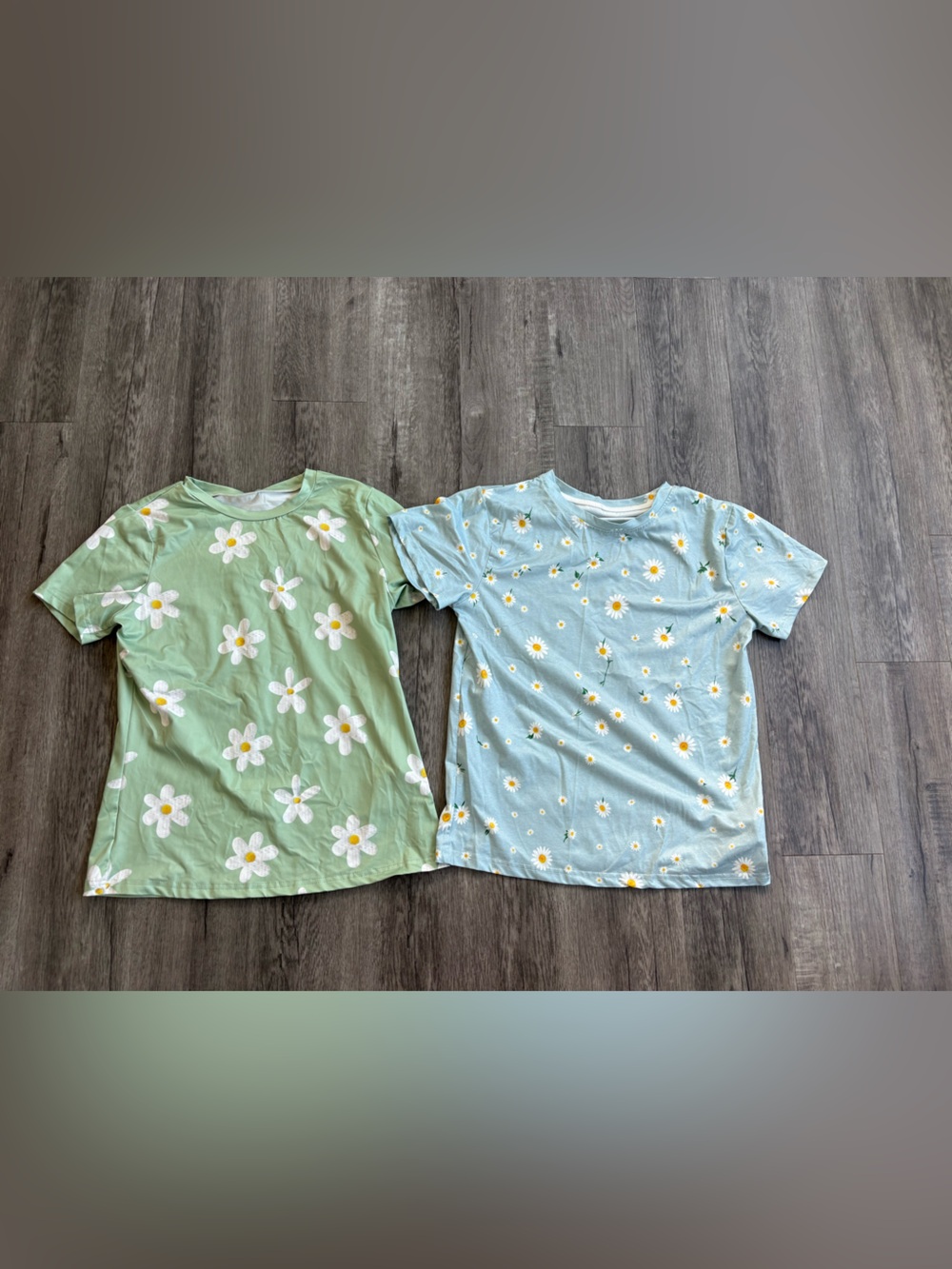 NWOT 2 SHEIN Daisy T shirts S